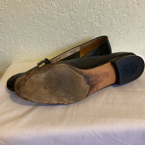 Salvatore Ferragamo 7.5 AAAA Black  Croc Embossed Leather Flats Gold Hardware - Picture 9 of 11